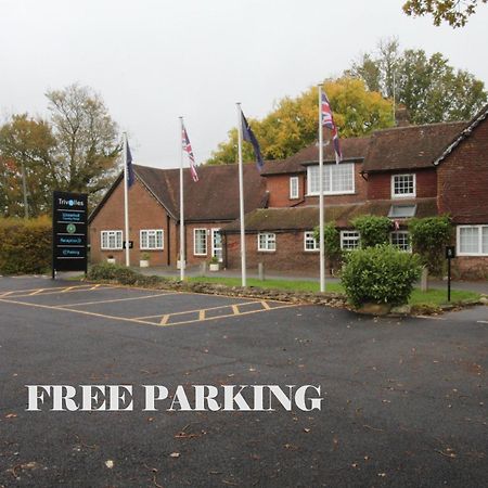Trivelles Waterhall Country Gatwick Hotel & Airport Parking Crawley  Zewnętrze zdjęcie