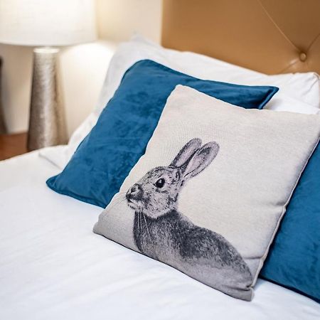 Trivelles Waterhall Country Gatwick Hotel & Airport Parking Crawley  Zewnętrze zdjęcie