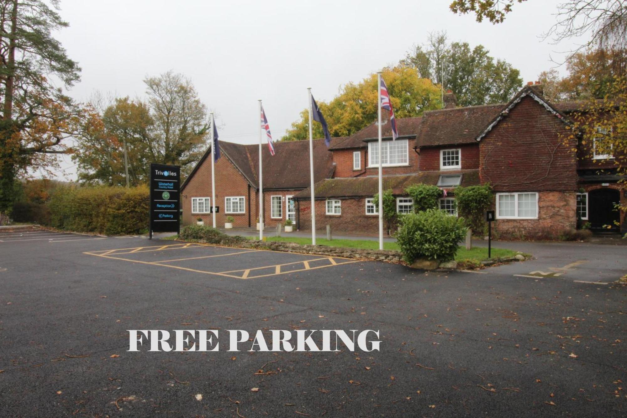 Trivelles Waterhall Country Gatwick Hotel & Airport Parking Crawley  Zewnętrze zdjęcie