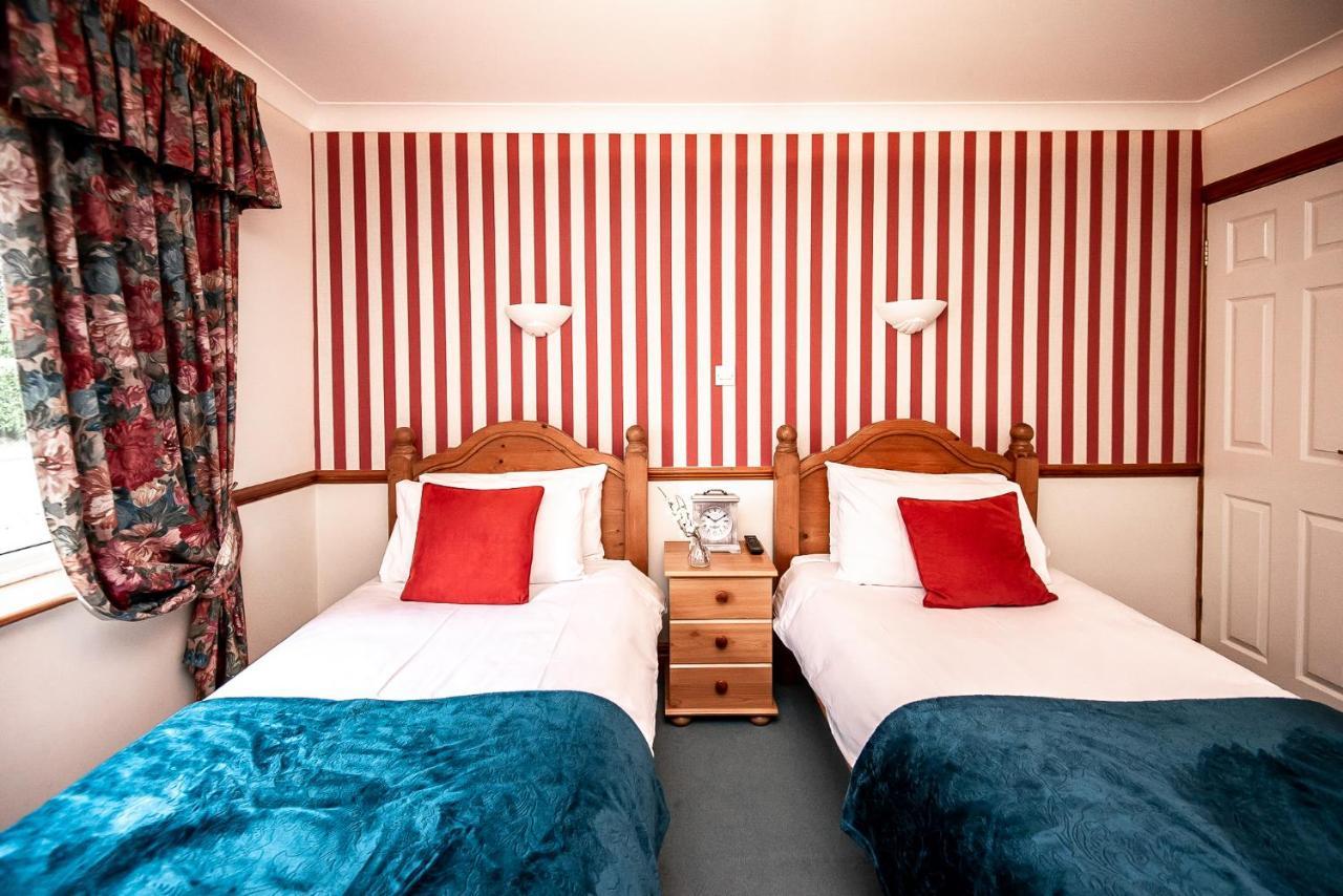 Trivelles Waterhall Country Gatwick Hotel & Airport Parking Crawley  Zewnętrze zdjęcie