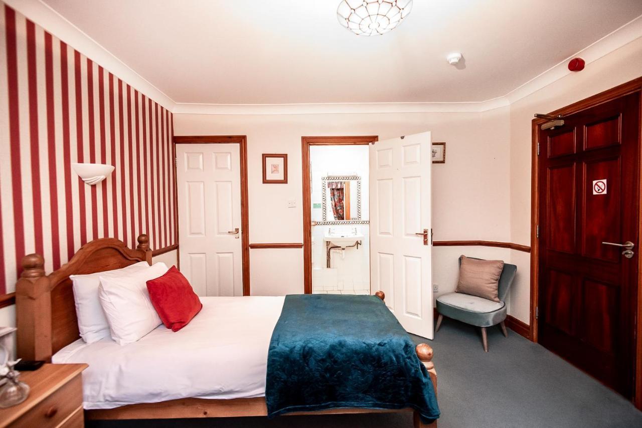 Trivelles Waterhall Country Gatwick Hotel & Airport Parking Crawley  Zewnętrze zdjęcie
