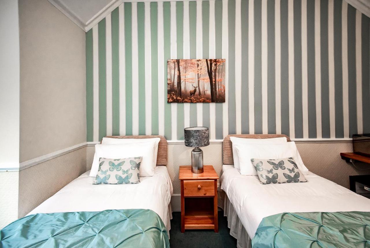Trivelles Waterhall Country Gatwick Hotel & Airport Parking Crawley  Zewnętrze zdjęcie