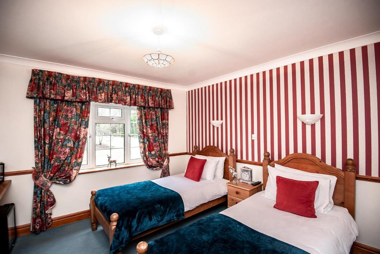 Trivelles Waterhall Country Gatwick Hotel & Airport Parking Crawley  Zewnętrze zdjęcie