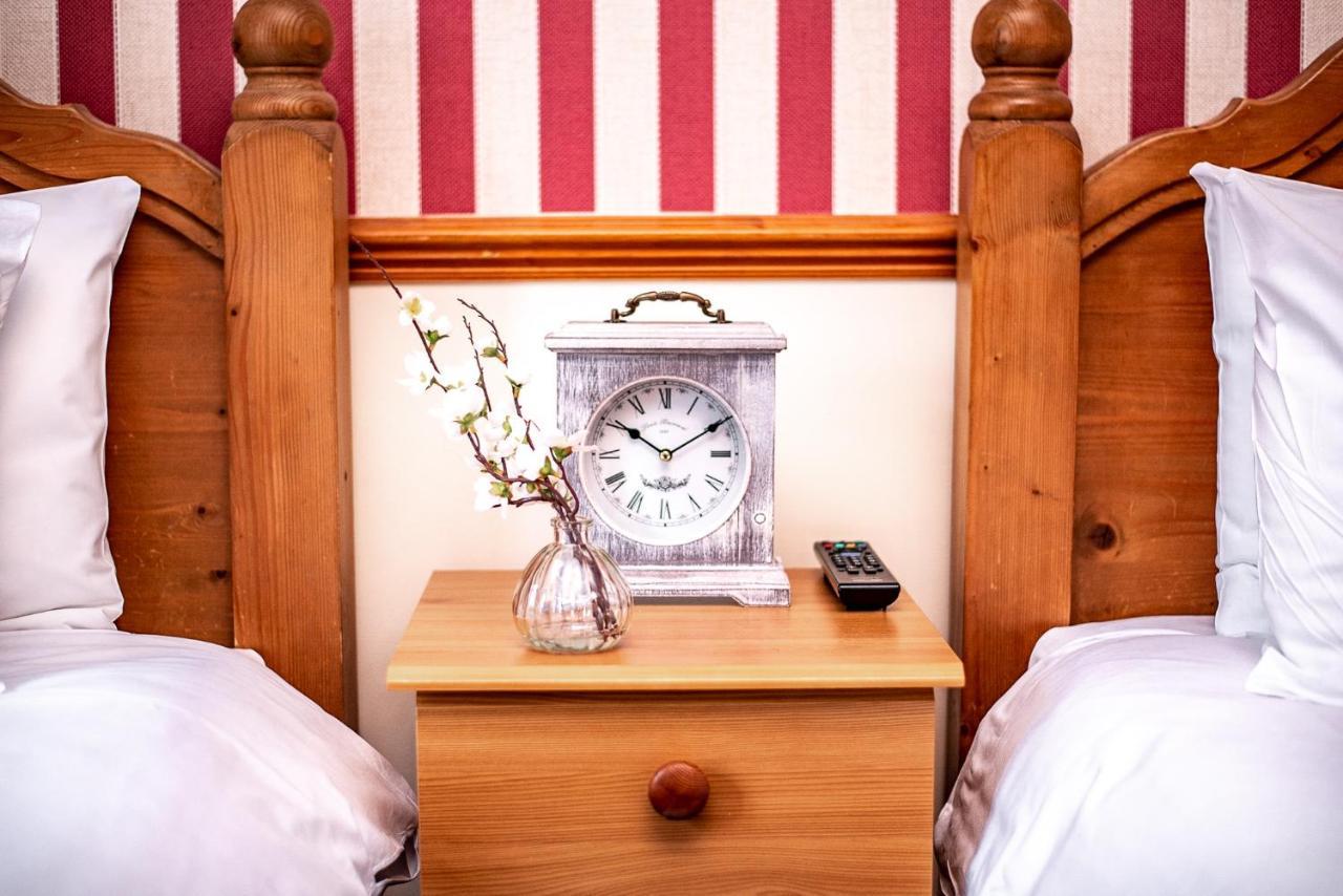 Trivelles Waterhall Country Gatwick Hotel & Airport Parking Crawley  Zewnętrze zdjęcie