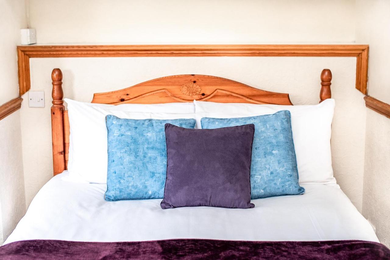 Trivelles Waterhall Country Gatwick Hotel & Airport Parking Crawley  Zewnętrze zdjęcie