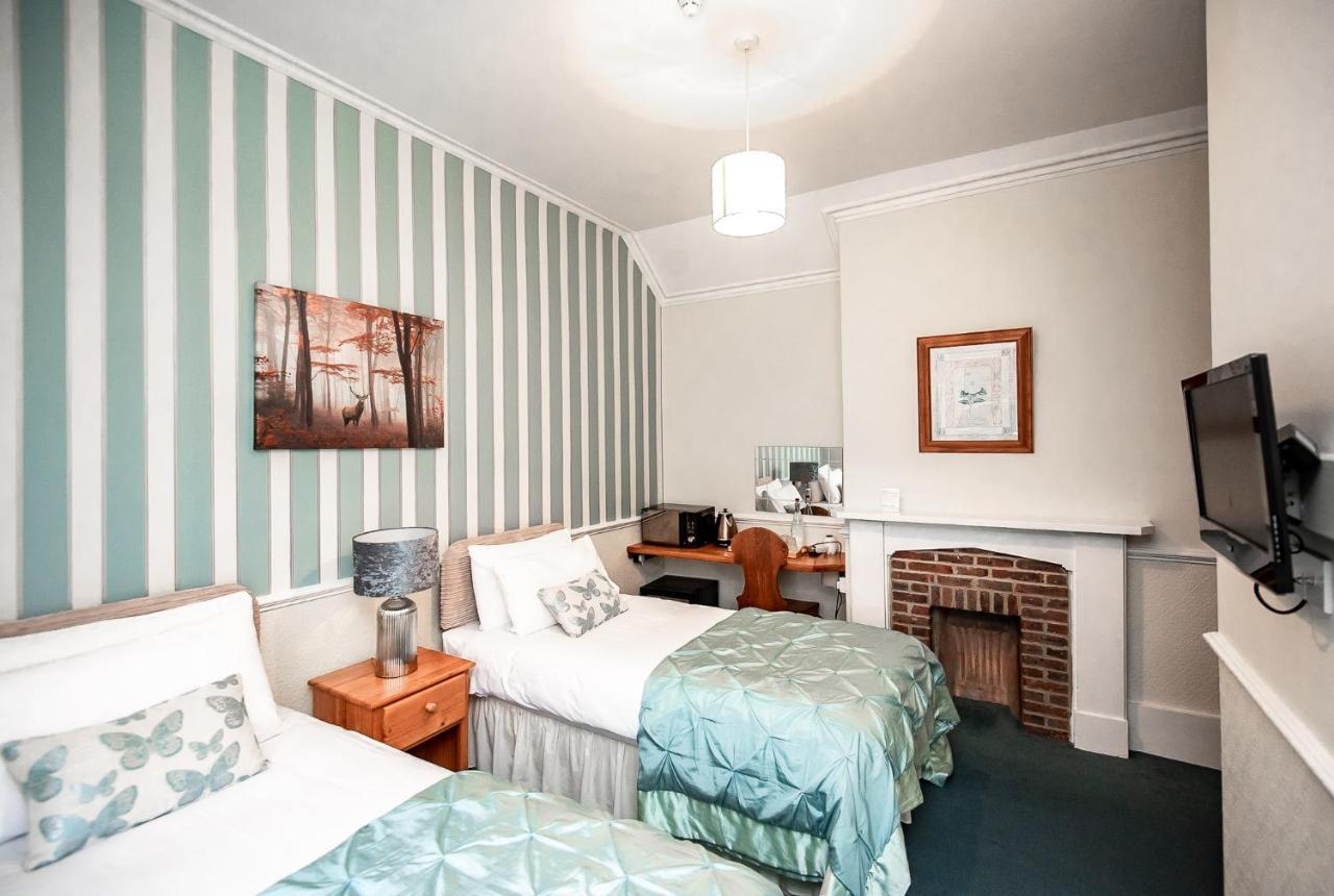Trivelles Waterhall Country Gatwick Hotel & Airport Parking Crawley  Zewnętrze zdjęcie
