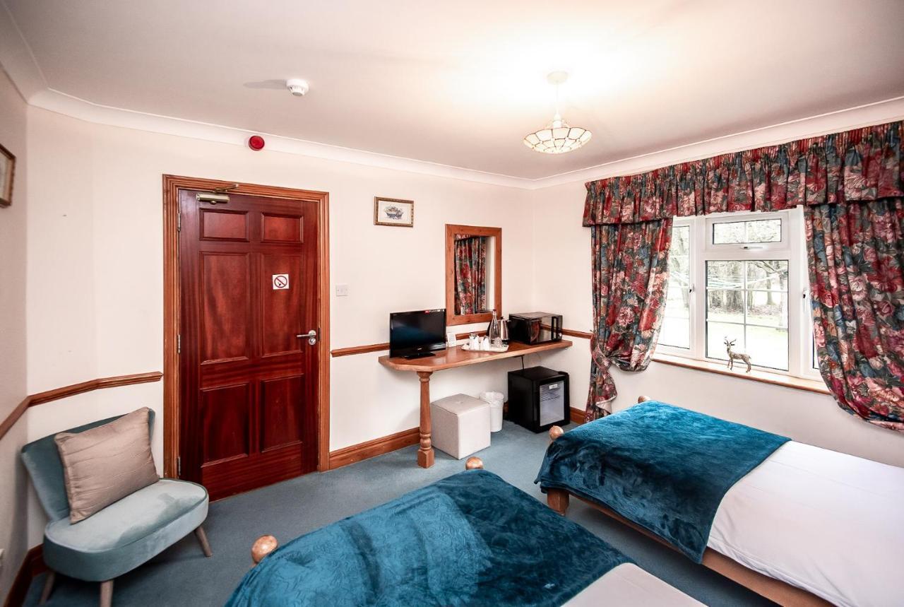 Trivelles Waterhall Country Gatwick Hotel & Airport Parking Crawley  Zewnętrze zdjęcie