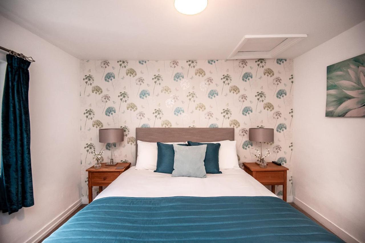 Trivelles Waterhall Country Gatwick Hotel & Airport Parking Crawley  Zewnętrze zdjęcie