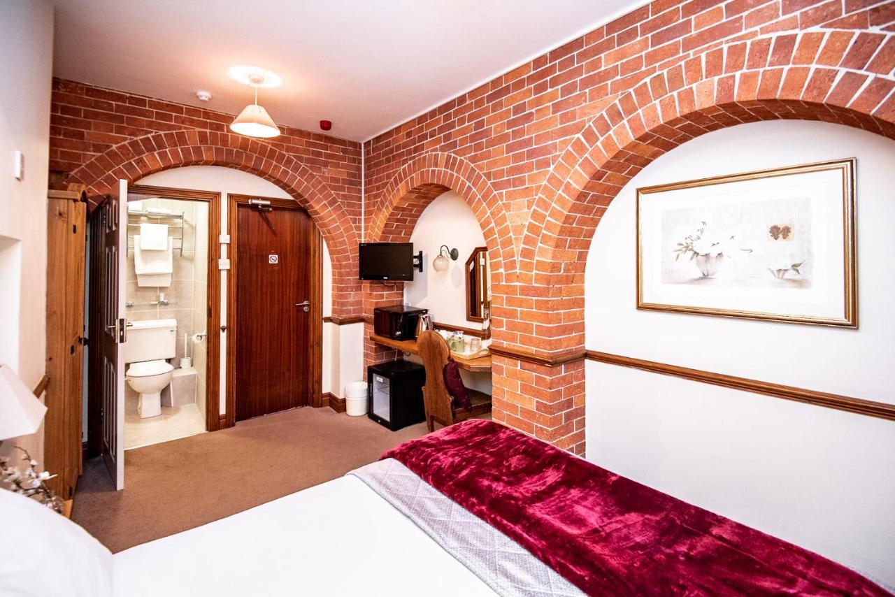 Trivelles Waterhall Country Gatwick Hotel & Airport Parking Crawley  Zewnętrze zdjęcie