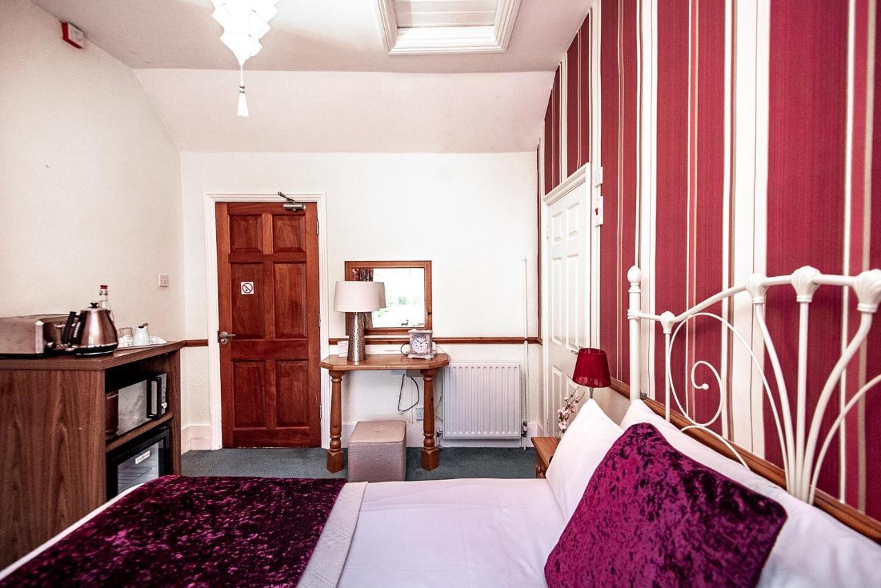 Trivelles Waterhall Country Gatwick Hotel & Airport Parking Crawley  Zewnętrze zdjęcie