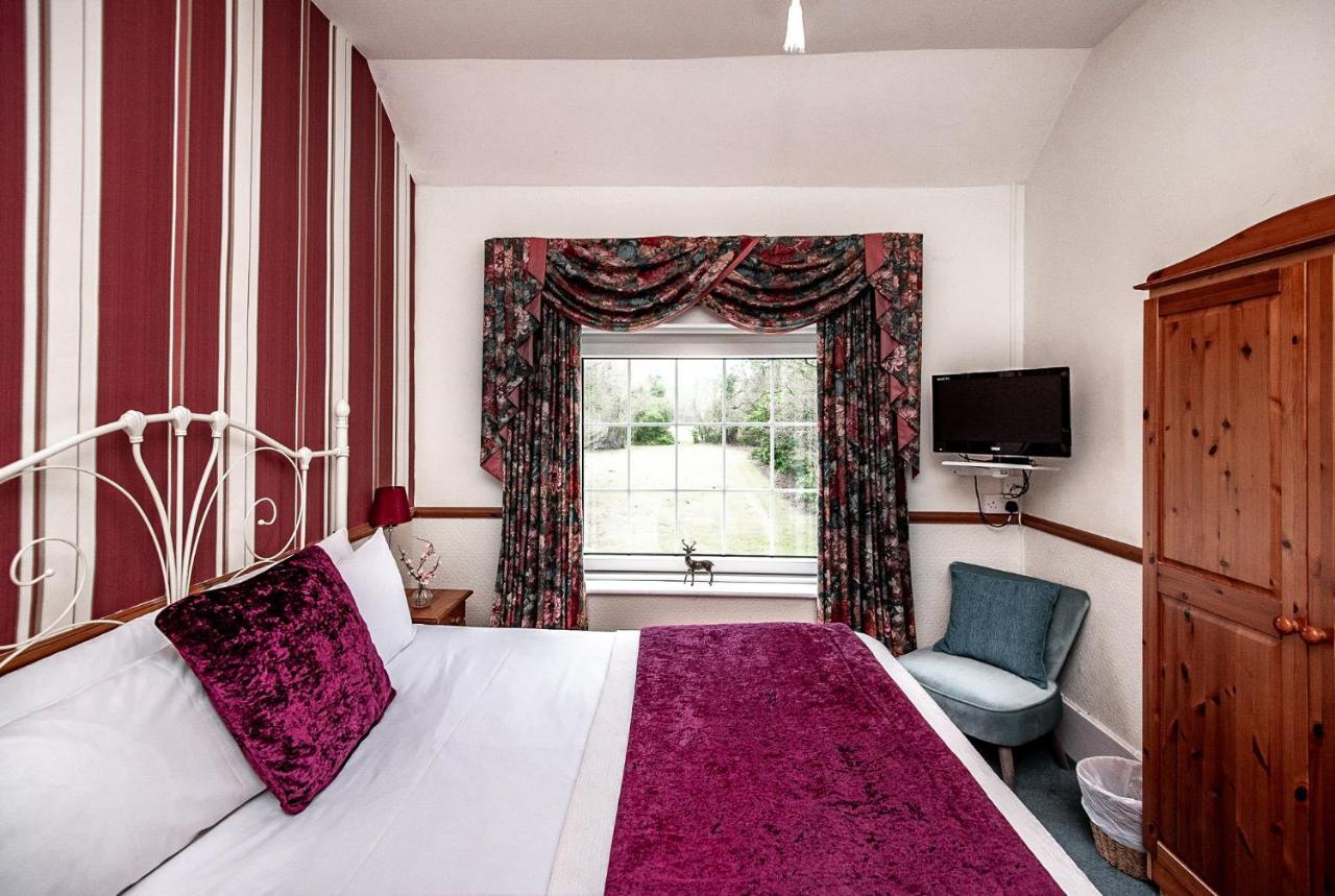 Trivelles Waterhall Country Gatwick Hotel & Airport Parking Crawley  Zewnętrze zdjęcie