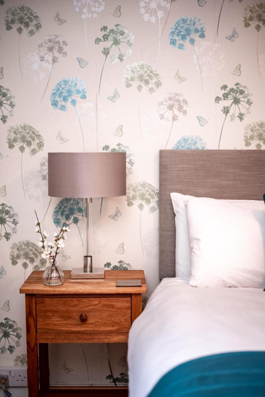 Trivelles Waterhall Country Gatwick Hotel & Airport Parking Crawley  Zewnętrze zdjęcie