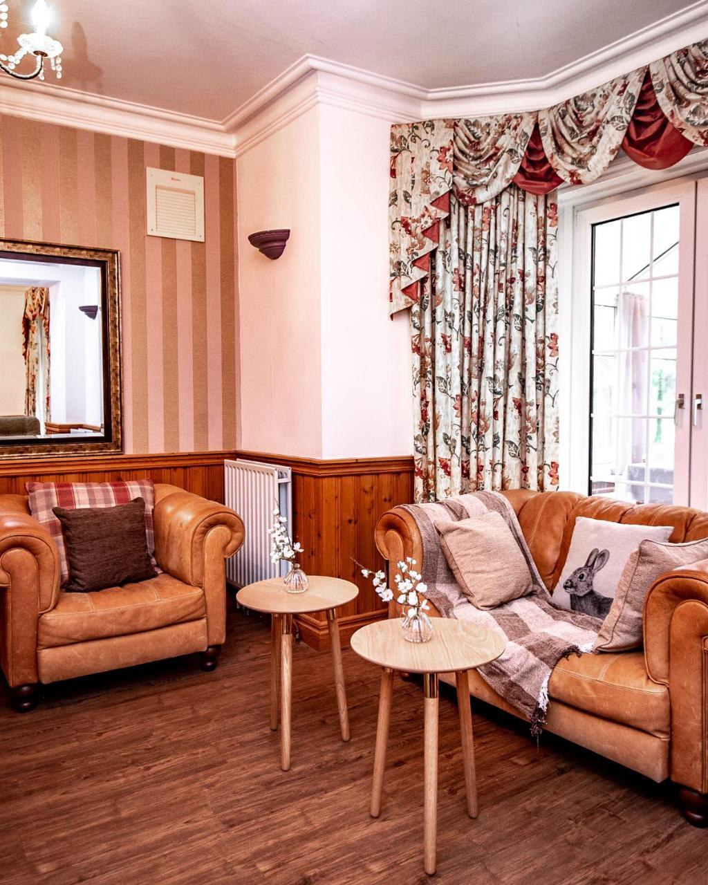 Trivelles Waterhall Country Gatwick Hotel & Airport Parking Crawley  Zewnętrze zdjęcie