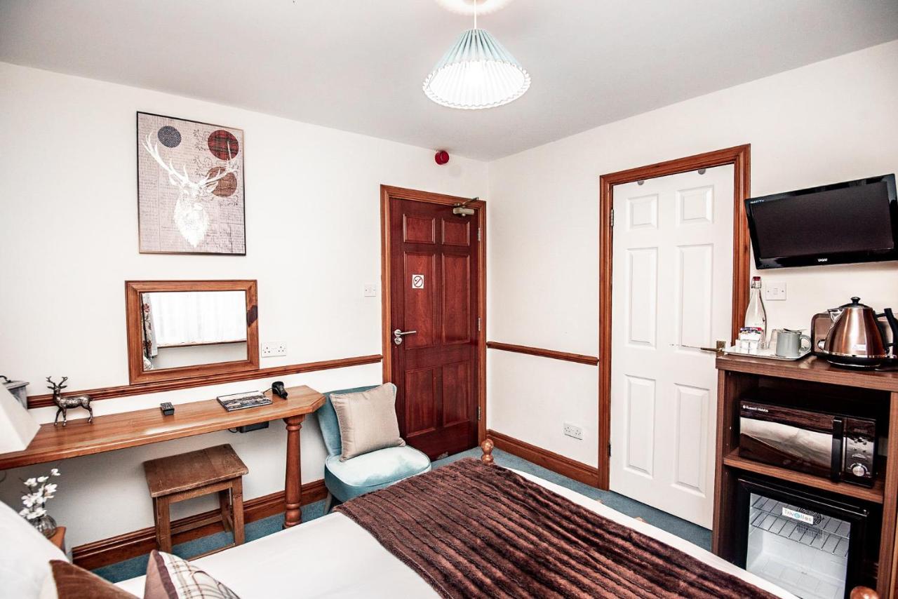Trivelles Waterhall Country Gatwick Hotel & Airport Parking Crawley  Zewnętrze zdjęcie