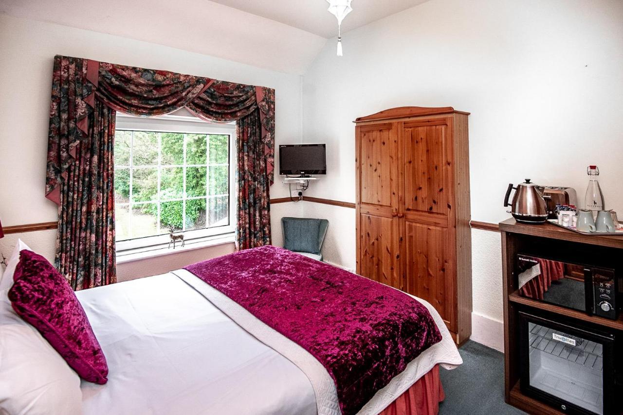 Trivelles Waterhall Country Gatwick Hotel & Airport Parking Crawley  Zewnętrze zdjęcie