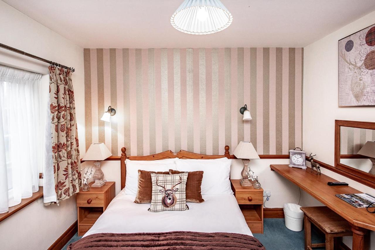 Trivelles Waterhall Country Gatwick Hotel & Airport Parking Crawley  Zewnętrze zdjęcie
