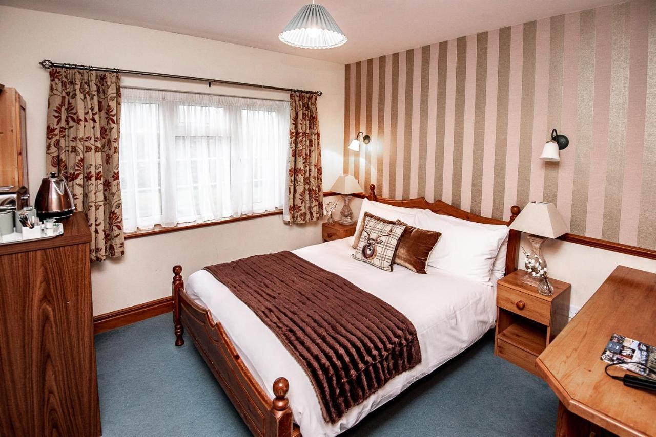 Trivelles Waterhall Country Gatwick Hotel & Airport Parking Crawley  Zewnętrze zdjęcie