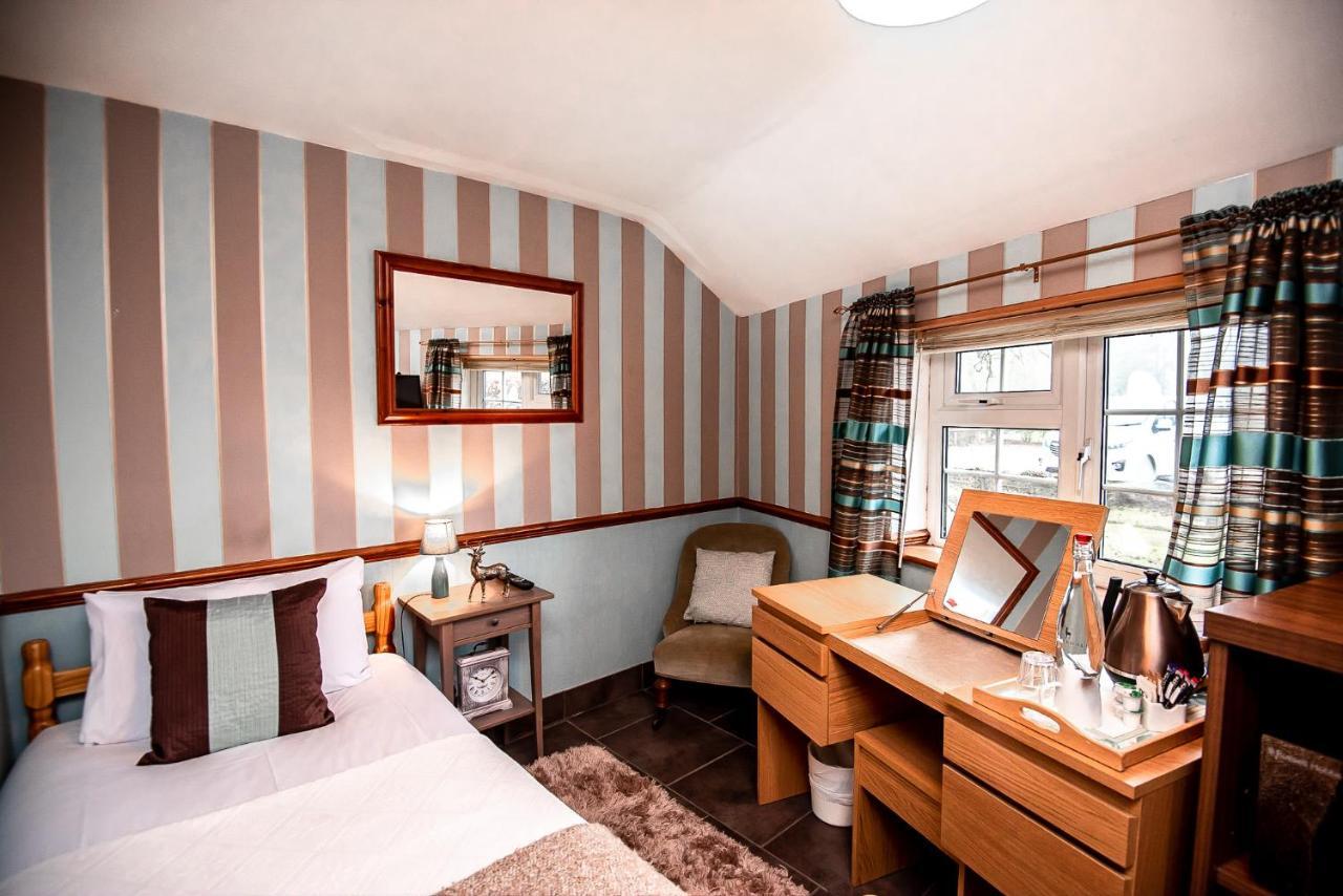 Trivelles Waterhall Country Gatwick Hotel & Airport Parking Crawley  Zewnętrze zdjęcie