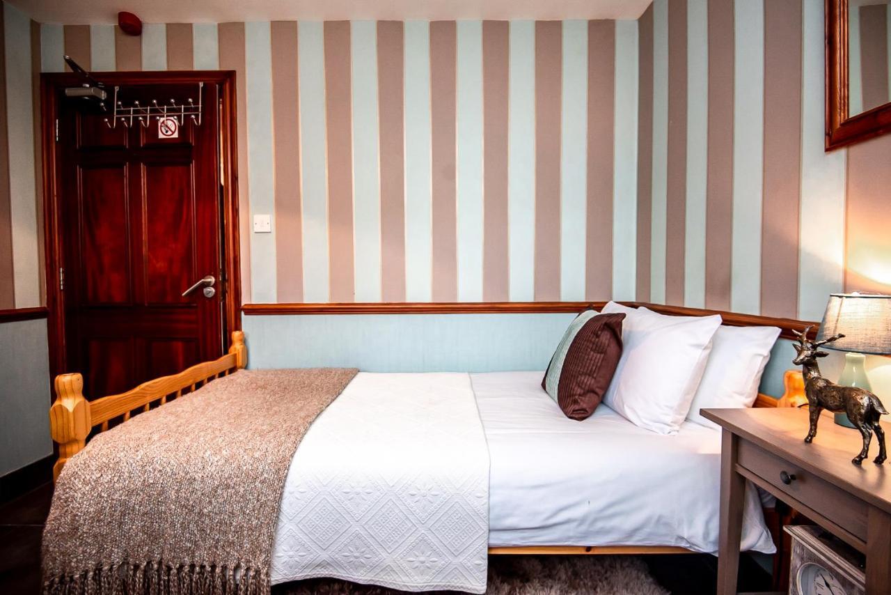Trivelles Waterhall Country Gatwick Hotel & Airport Parking Crawley  Zewnętrze zdjęcie