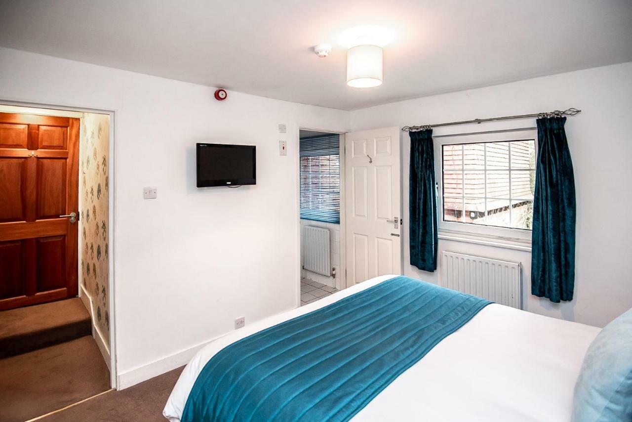 Trivelles Waterhall Country Gatwick Hotel & Airport Parking Crawley  Zewnętrze zdjęcie