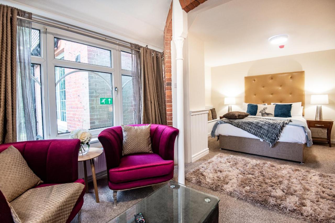 Trivelles Waterhall Country Gatwick Hotel & Airport Parking Crawley  Zewnętrze zdjęcie