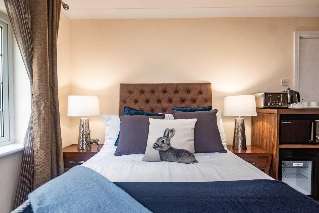 Trivelles Waterhall Country Gatwick Hotel & Airport Parking Crawley  Zewnętrze zdjęcie
