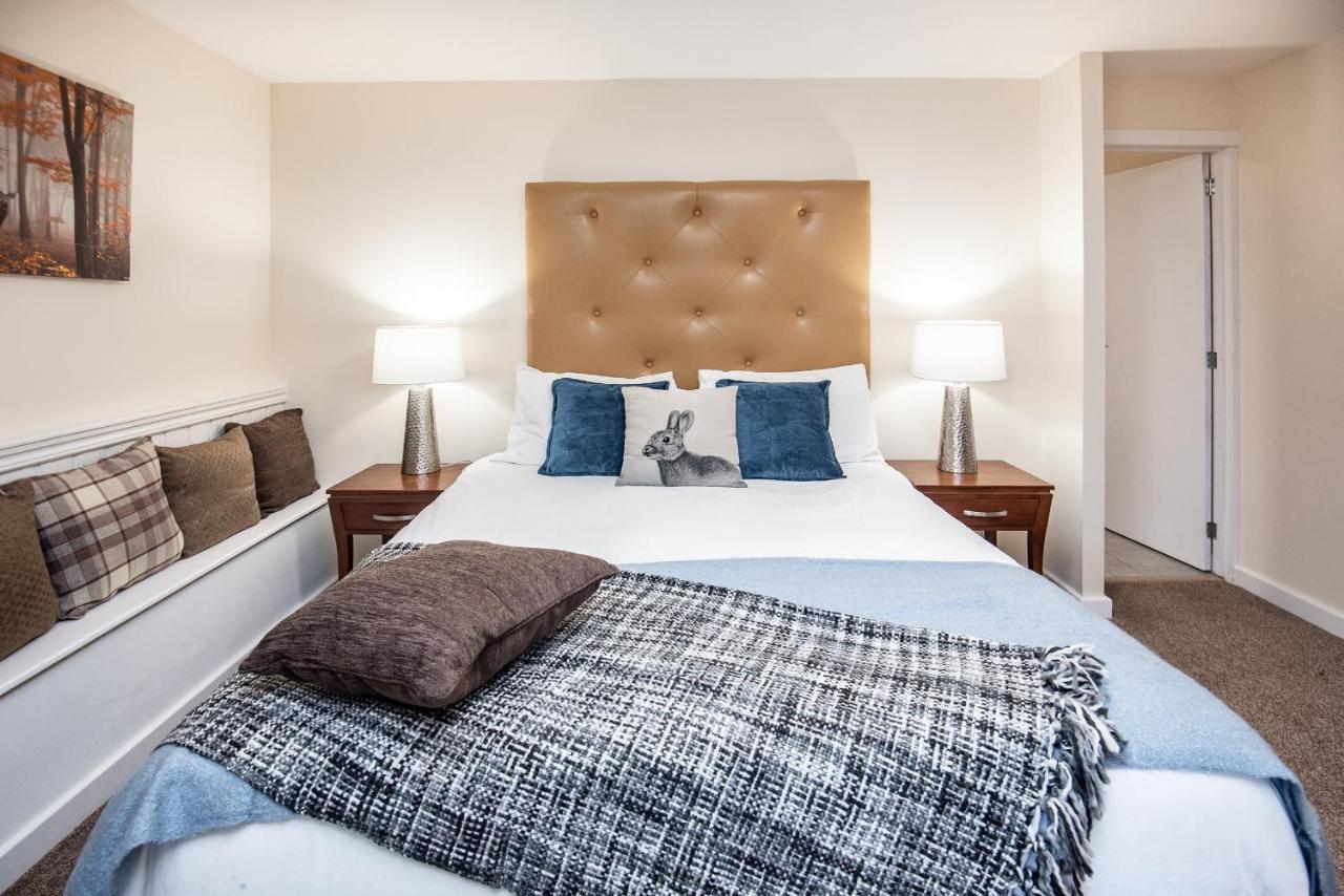 Trivelles Waterhall Country Gatwick Hotel & Airport Parking Crawley  Zewnętrze zdjęcie